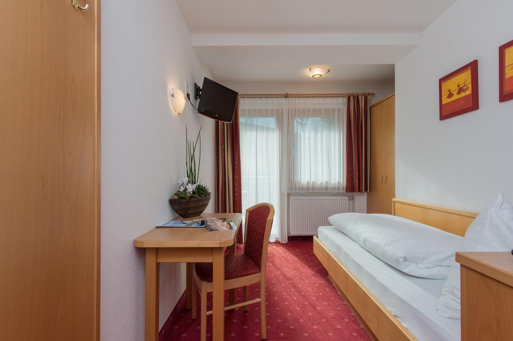 Hotel Garni Hochgruber Bruneck Kamer foto