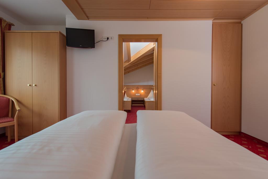 Hotel Garni Hochgruber Bruneck Kamer foto