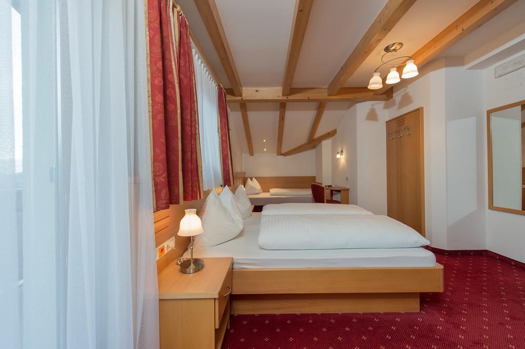 Hotel Garni Hochgruber Bruneck Kamer foto